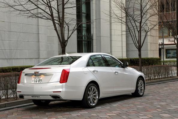 Огляд седана Cadillac CTS третього покоління Фото 4