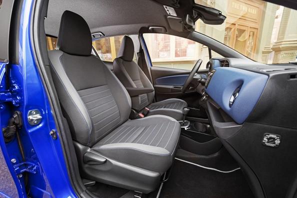 Огляд гібридної модифікації хетчбека Toyota Yaris Hybrid Фото 4