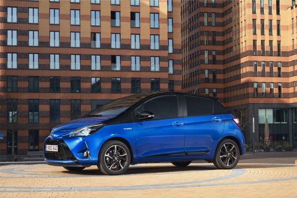 Огляд гібридної модифікації хетчбека Toyota Yaris Hybrid Фото 7