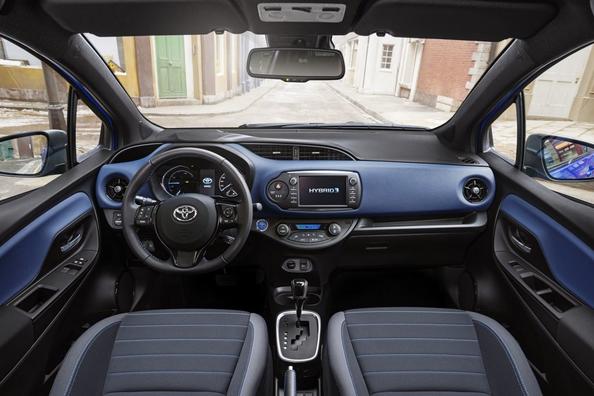 Огляд гібридної модифікації хетчбека Toyota Yaris Hybrid Фото 5