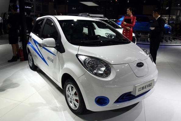 Огляд електричного компактного хетчбека JAC iEV6E Фото 8