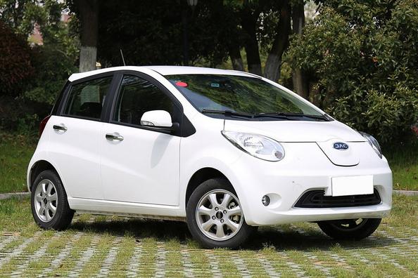 Огляд електричного компактного хетчбека JAC iEV6E Фото 3