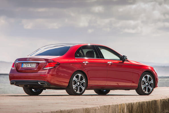 Огляд седана Mercedes-Benz E-Class п’ятого покоління Фото 10