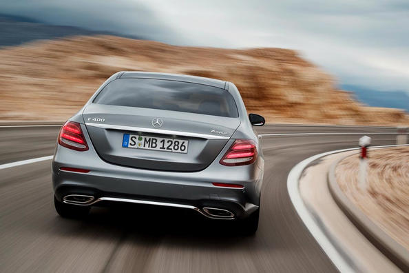 Огляд седана Mercedes-Benz E-Class п’ятого покоління Фото 9