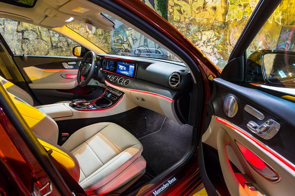 Огляд седана Mercedes-Benz E-Class п’ятого покоління Фото 6