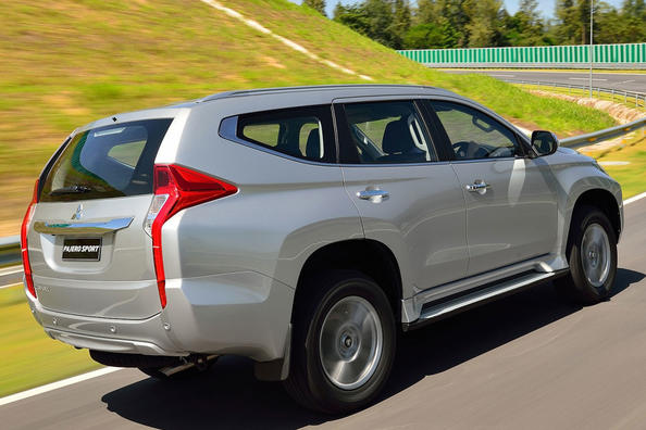 Третє покоління позашляховика Mitsubishi Pajero Sport Фото 8