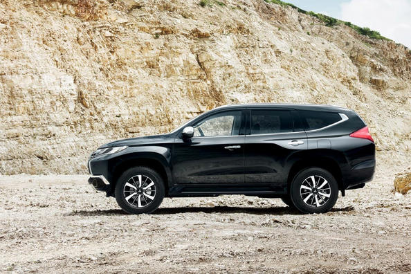 Третє покоління позашляховика Mitsubishi Pajero Sport Фото 2