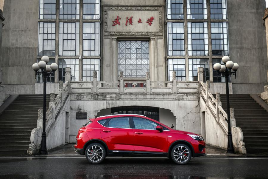 Огляд компактного кросовера Geely Emgrand GS