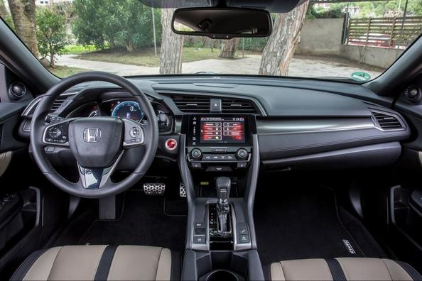 П’ятидверний хетчбек десятого покоління Honda Civic 5D Фото 4