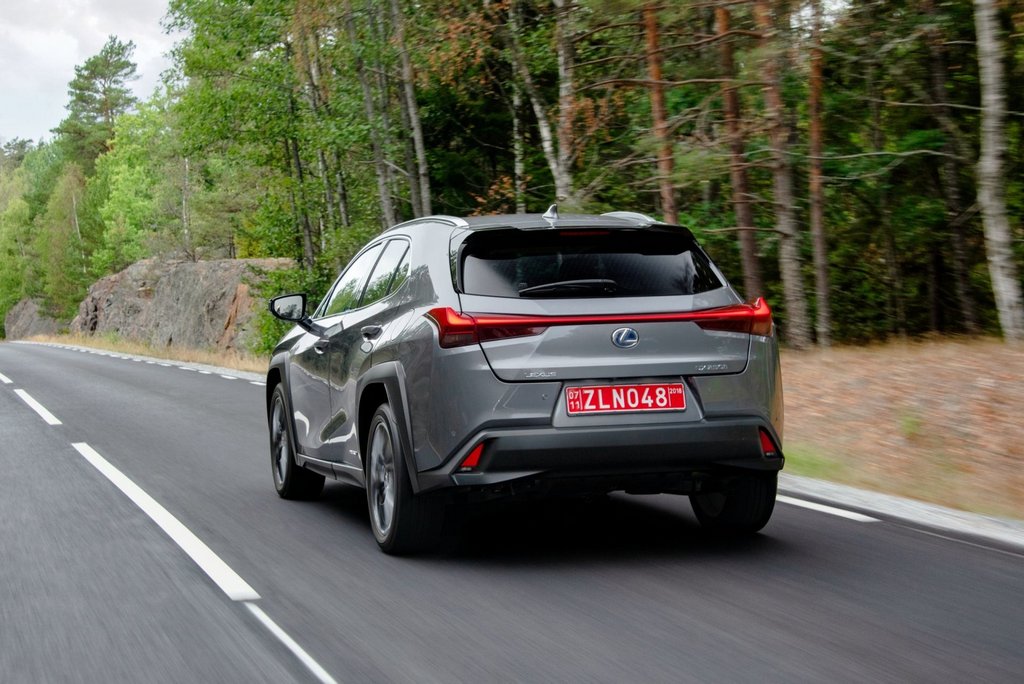 Гібридна модифікація кросовера Lexus UX 250h
