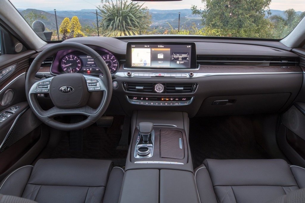 Представницький седан KIA K900