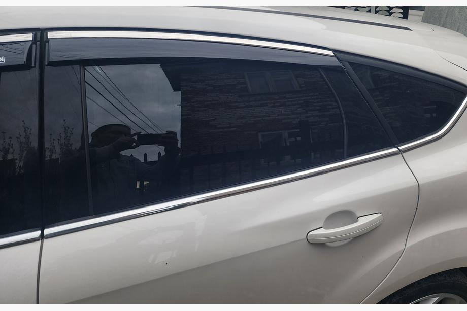 Ford Focus III 2011-2017 рр. Вітровики з хромованим молдингом Niken (SD/HB, 4 шт) Фото 5