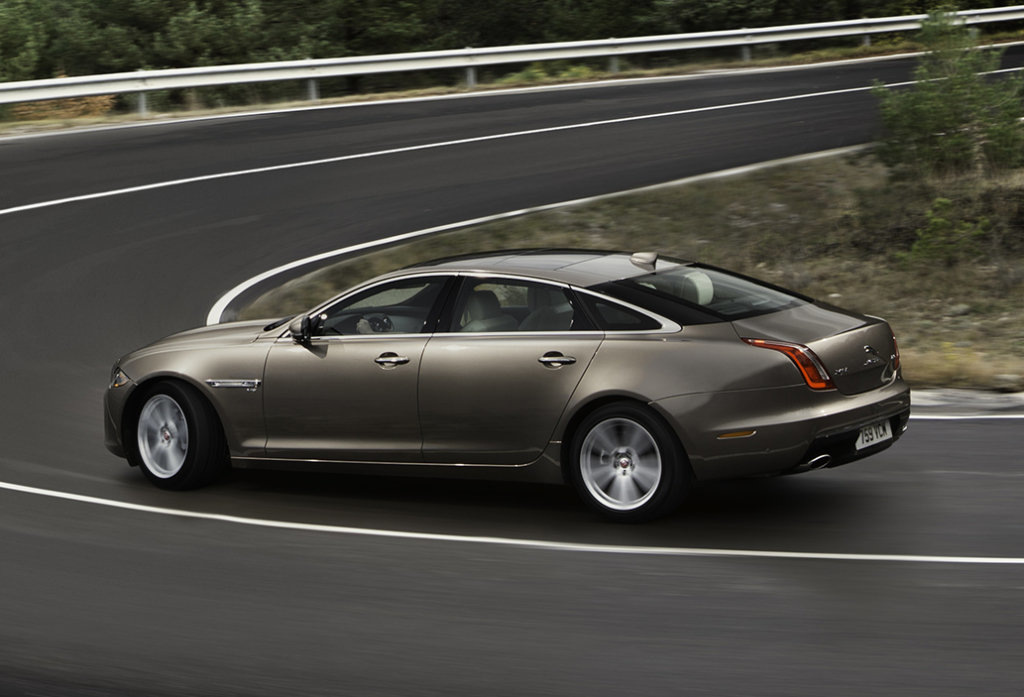 Огляд флагманського седана Jaguar XJ