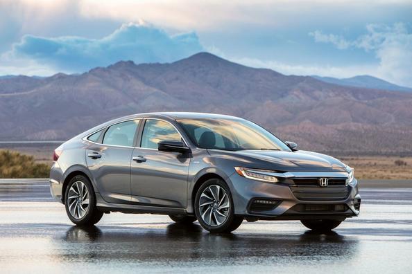 Огляд гібридного седана Honda Insight