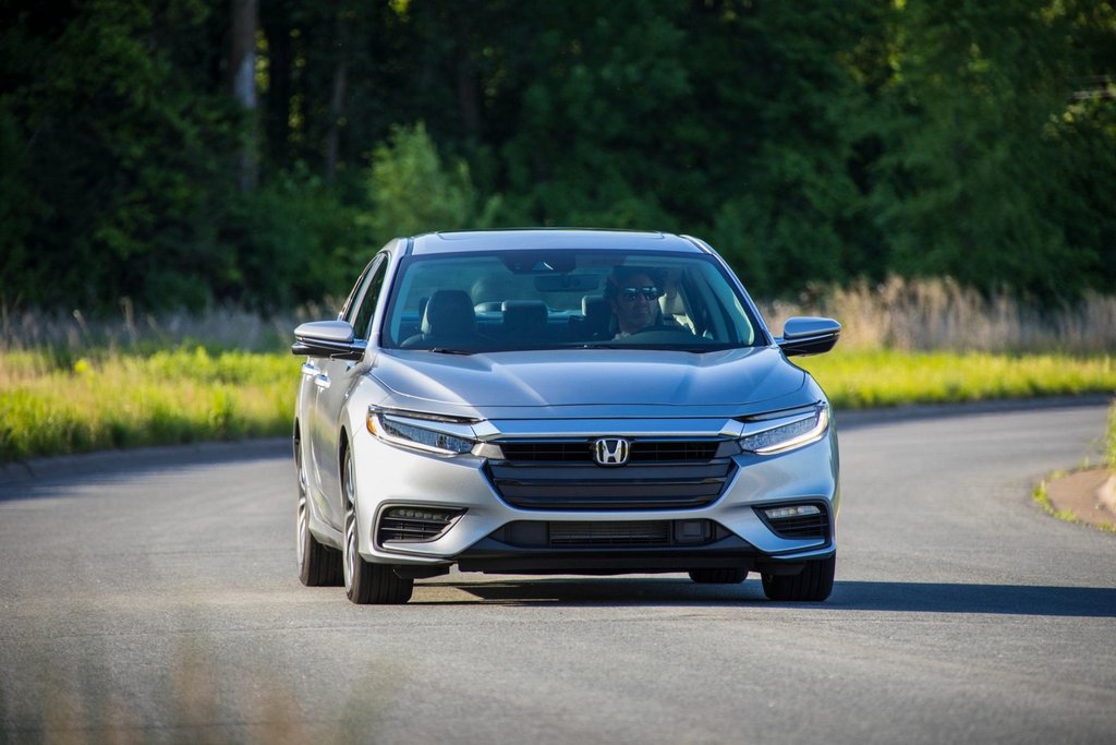 Огляд гібридного седана Honda Insight