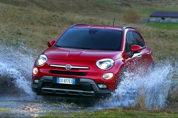 Компактний міський кросовер Fiat 500X