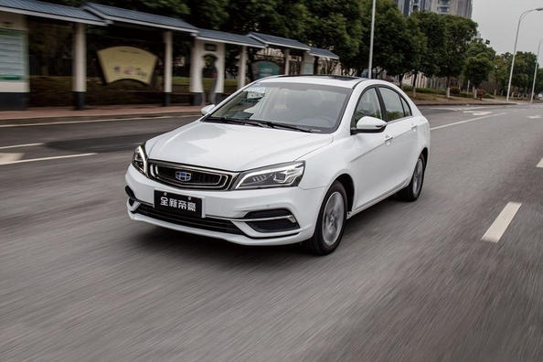 Оновлений седан Geely Emgrand 7