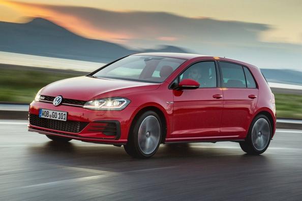 Огляд зарядженої модифікації хетчбека Volkswagen Golf GTI Фото 2