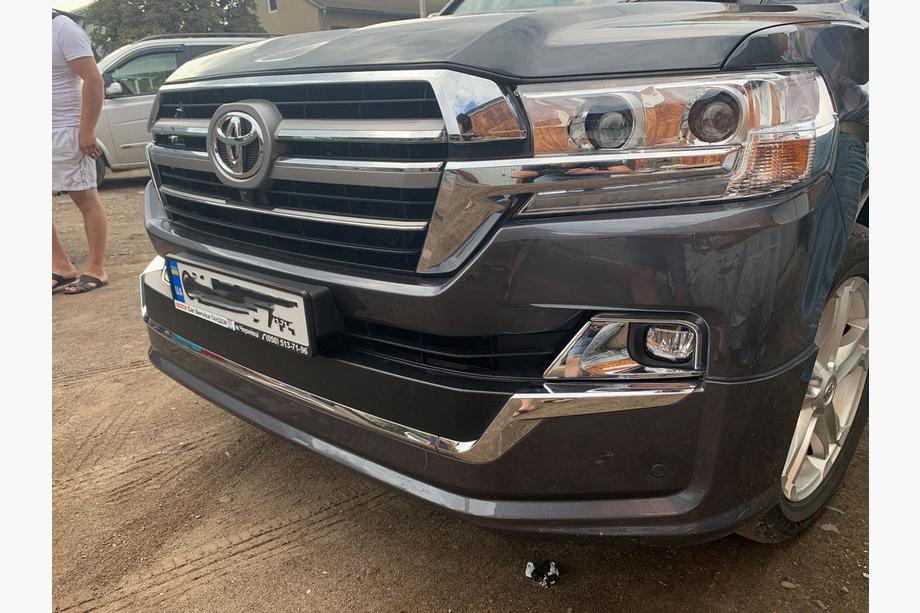 Toyota Land Cruiser 200 2007-2021 рр. Решітка 2016-2021 (дизайн 2019) З камерою Фото 7