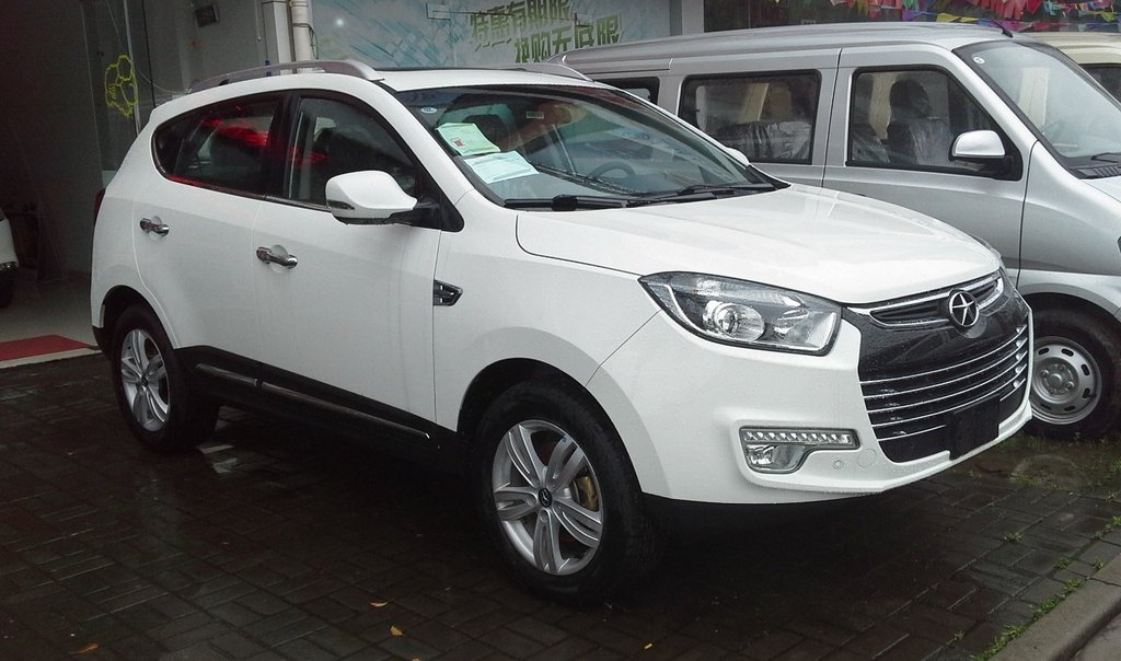 Огляд міського кросовера JAC S5
