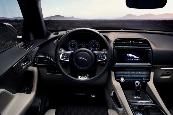 Прокачана модифікація преміального кросовера Jaguar F-Pace SVR Фото 7
