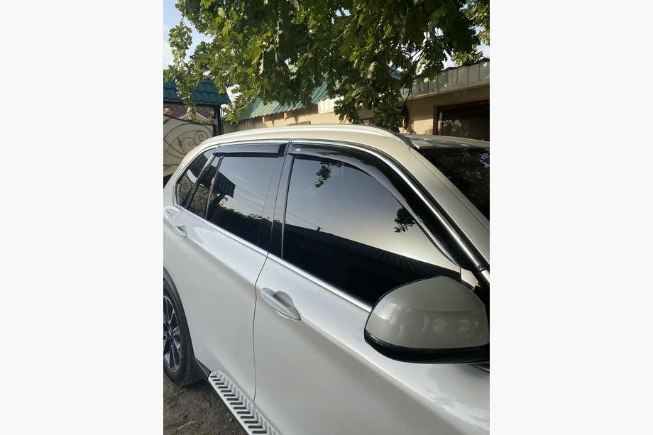 BMW X5 F15 2013-2018 рр. Вітровики з хром молдингом (4 шт, HIC) Image