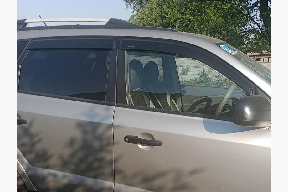 Hyundai Tucson JM 2004- рр. Вітровики (4 шт, HIC) Image