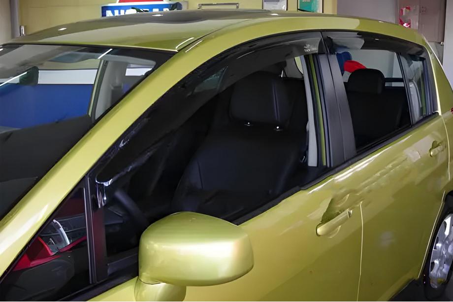Nissan Tiida 2004-2011 рр. Вітровики SD (4 шт, HIC) Фото 2