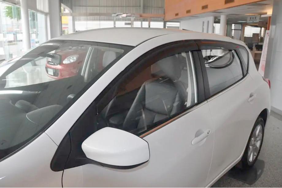 Nissan Tiida 2011-2014 рр. Вітровики HB (4 шт, HIC)