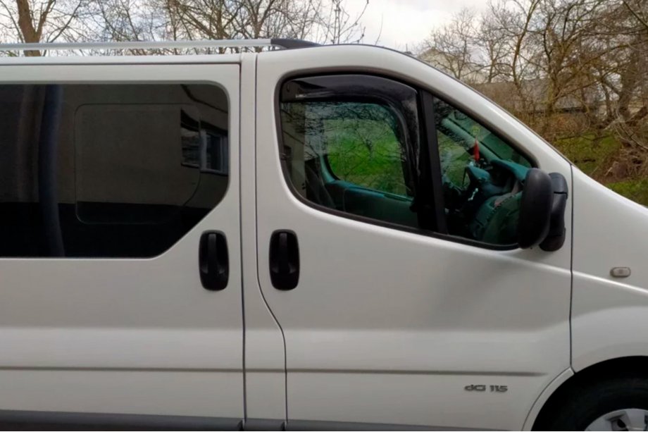 Opel Vivaro 2001-2015 рр. Вітровики вставні (2 шт, HIC) Фото 1