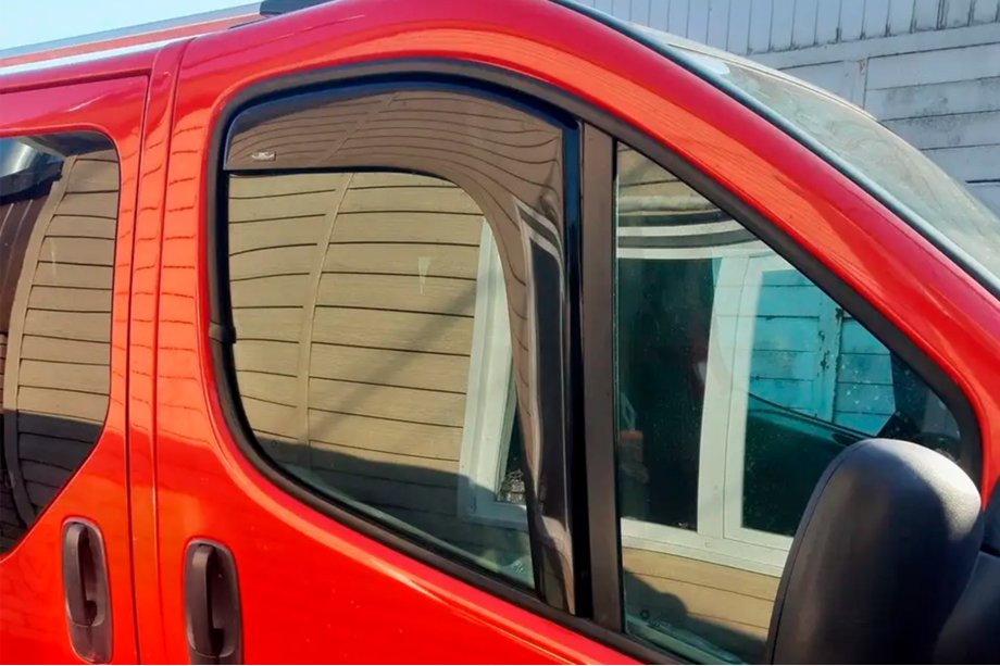 Opel Vivaro 2001-2015 рр. Вітровики вставні (2 шт, HIC) Фото 3
