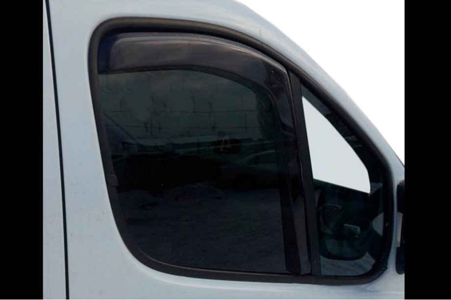 Opel Vivaro 2001-2015 рр. Вітровики вставні (2 шт, HIC) Фото 7