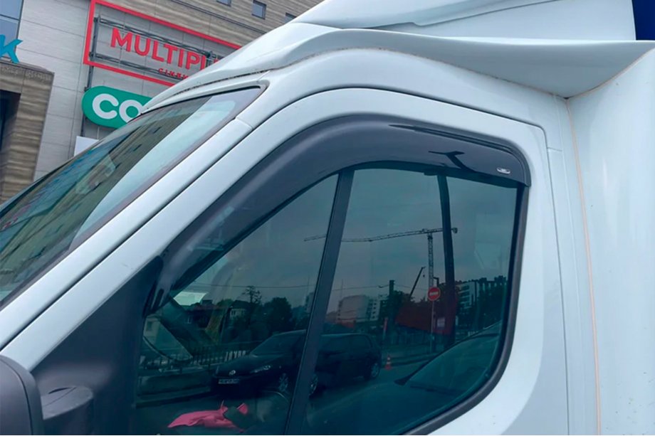 Renault Master 2011-2023 рр. Вітровики (2 шт, HIC) Image