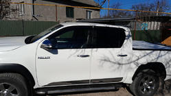 Toyota Hilux 2015- рр. Вітровики (4 шт, HIC) фото 2