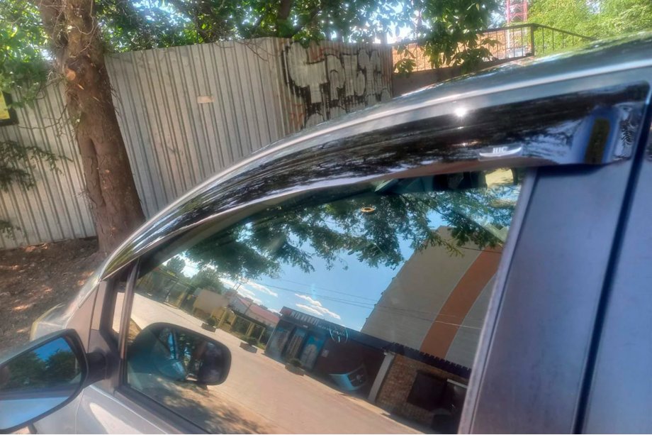 Toyota Yaris 2006-2011 рр. Вітровики HB (4 шт, HIC) Фото 6