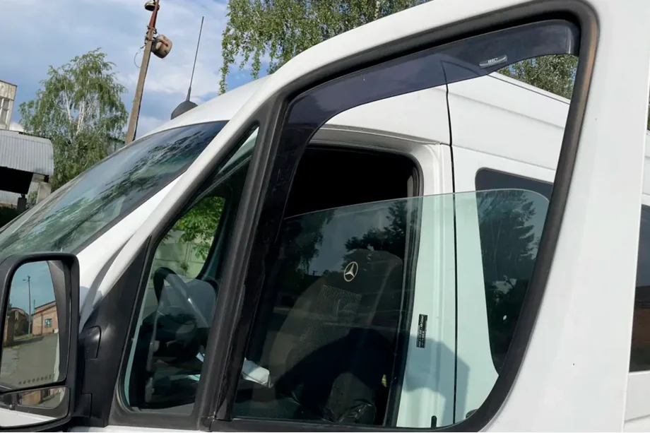 Mercedes Sprinter W906 2006-2018 рр. Вітровики вставні (2 шт, HIC) Фото 16