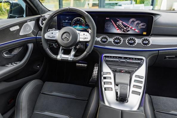Огляд спортивного лифтбека Mercedes-Benz AMG GT 4-Door Coupe Фото 9