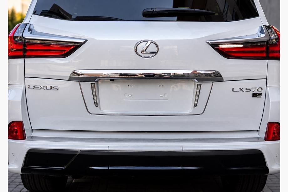 Lexus LX570/450d 2008-2022 рр. Задня підставка під номер з LED (2007-2023) Фото 2