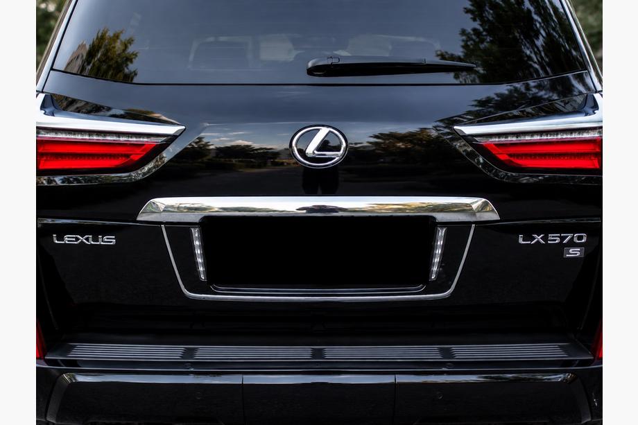 Lexus LX570/450d 2008-2022 рр. Задня підставка під номер з LED (2007-2023) Фото 3