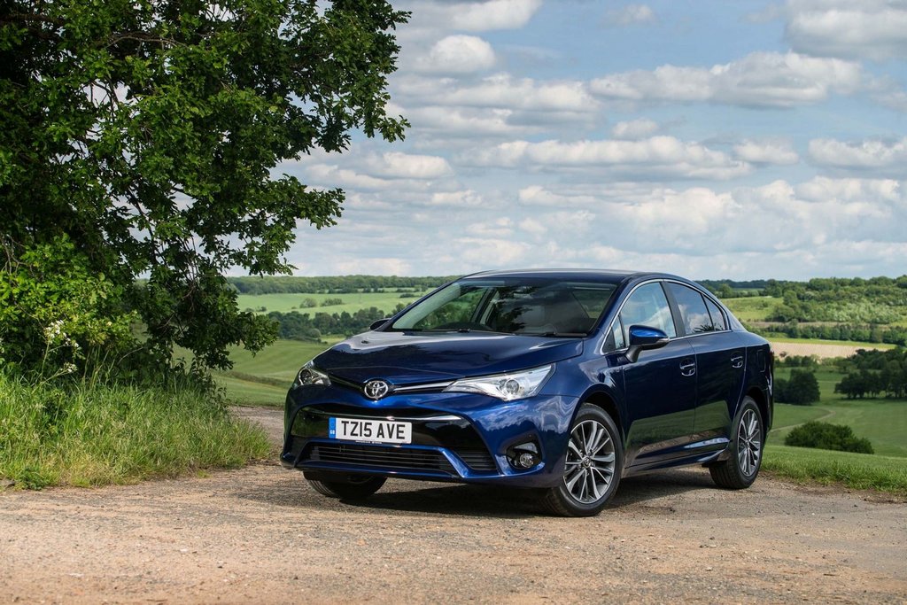 Огляд седана Toyota Avensis