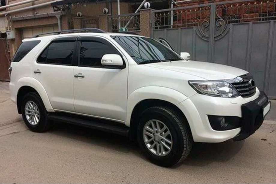 Toyota Fortuner 2006-2015 рр. Вітровики (4 шт, HIC) Фото 2