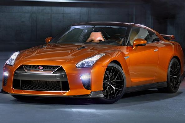 Повнопривідне спортивне купе Nissan GT-R Фото 1