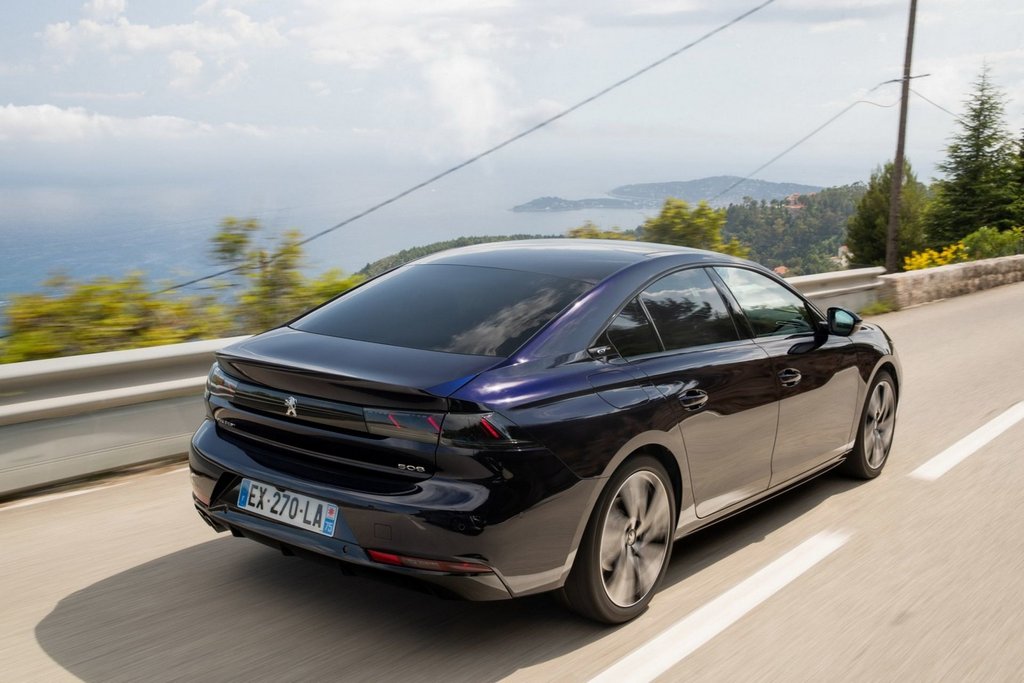 Преміальний фастбек Peugeot 508