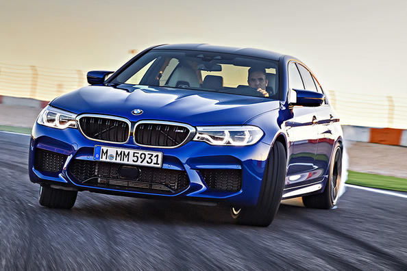 Огляд шостого покоління седана BMW M5 Фото 3