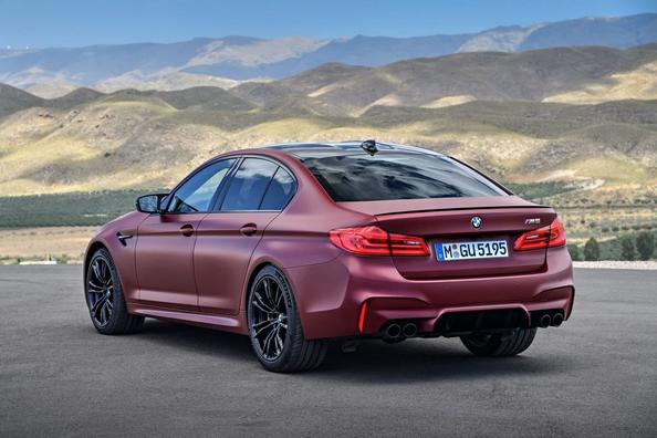Огляд шостого покоління седана BMW M5 Фото 1