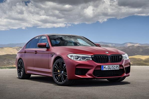Огляд шостого покоління седана BMW M5 Фото 11