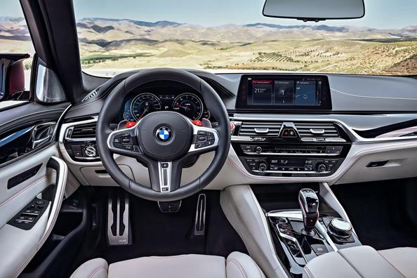 Огляд шостого покоління седана BMW M5 Фото 7