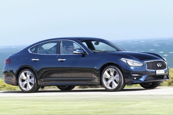 Огляд седана бізнес-класу Infiniti Q70 Фото 11