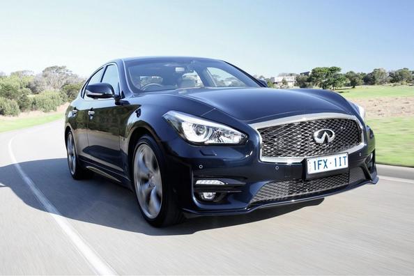 Огляд седана бізнес-класу Infiniti Q70 Фото 10