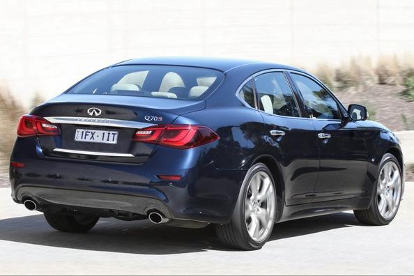 Огляд седана бізнес-класу Infiniti Q70 Фото 5